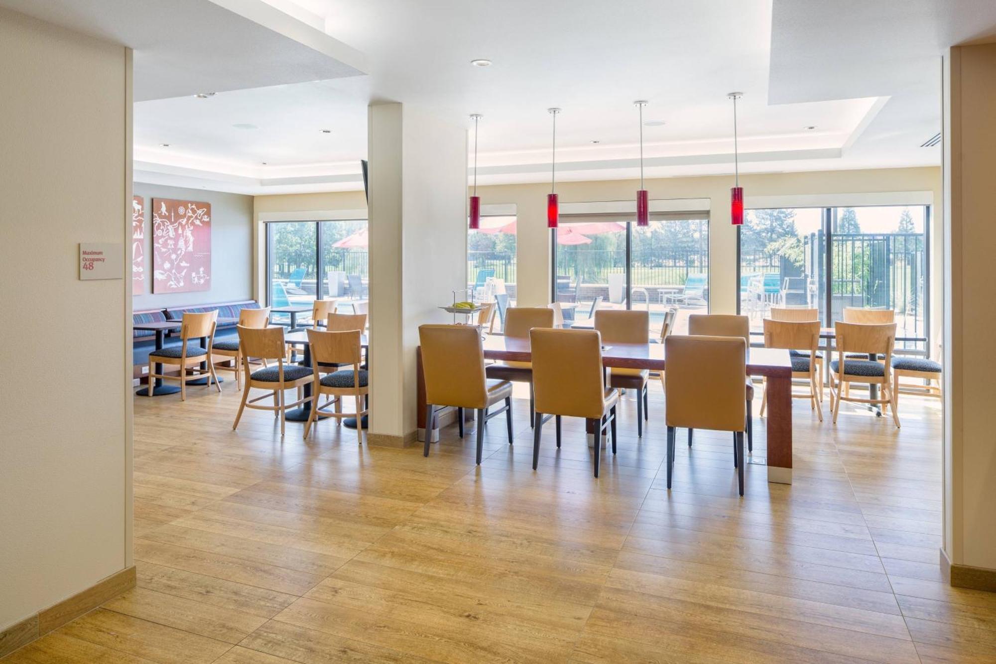 Towneplace By Marriott Suites Portland Vancouver Evergreen Экстерьер фото